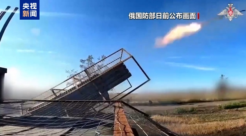 俄罗斯在多个战线展开进攻 乌克兰则对俄石油化工厂进行打击