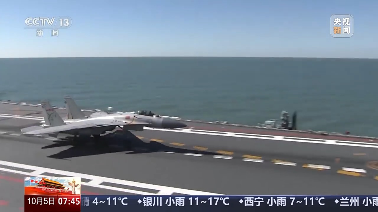 未涂装的歼_35A战斗机首次展示！专家深度解析其设计特色与技术细节