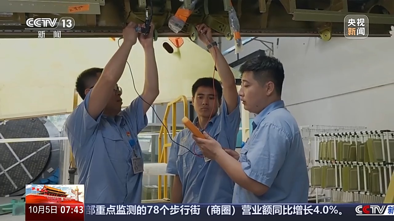 未涂装的歼_35A战斗机首次展示！专家深度解析其设计特色与技术细节