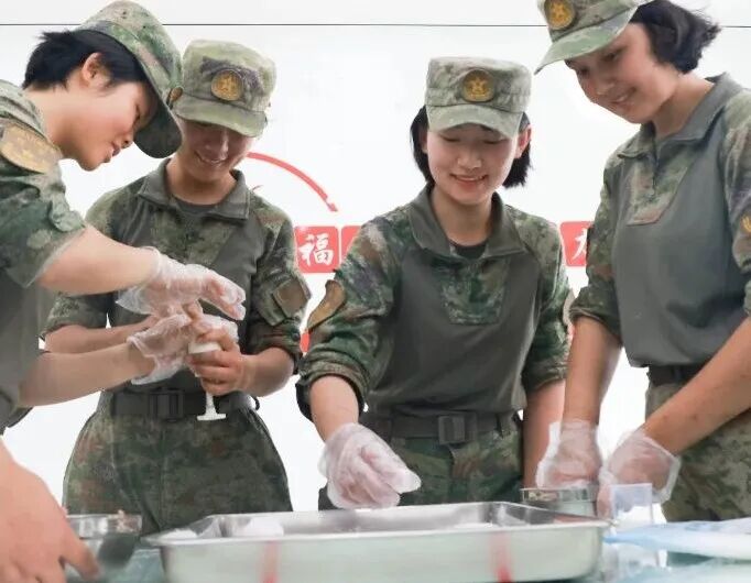 军人自制的月饼，香甜味道仿佛隔着屏幕都能感受到！