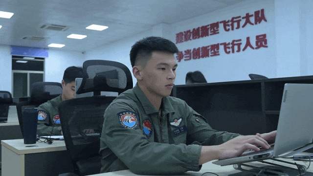 每一次奋勇出征，无不为了守护祖国亿万家庭的安宁与幸福