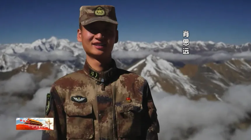 肖荣基携带肖思远亮相九三阅兵活动，共同见证壮丽军姿！