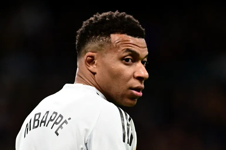 TA：姆巴佩可能因伤缺席西超杯半决赛，球队若晋级决赛他能否出战仍未确定