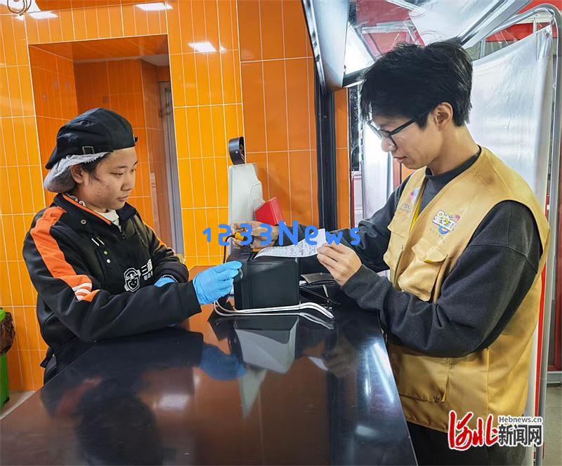 秦皇岛新开设无声餐厅，特设有趣会“说话”的灯光装置