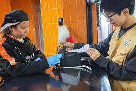 秦皇岛新开设无声餐厅，特设有趣会“说话”的灯光装置