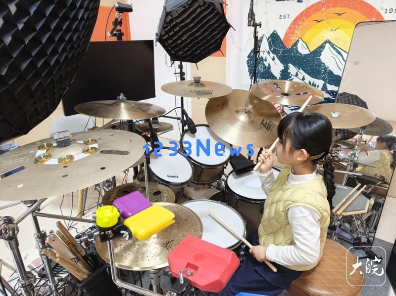 每天坚持练习4小时一年获得3个音乐奖项池州7岁女孩梦想成为音乐家