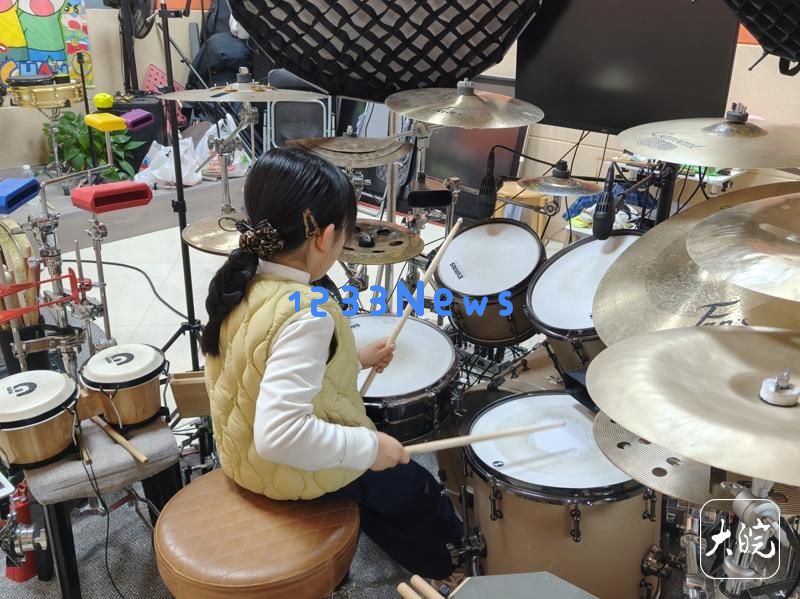 每天坚持练习4小时一年获得3个音乐奖项池州7岁女孩梦想成为音乐家