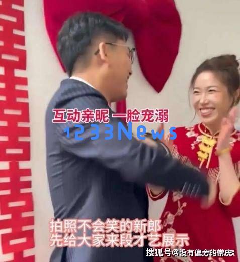 年差6岁成热门话题！26岁小伙成功赢得32岁女教师的心，婚纱照引发全网热议