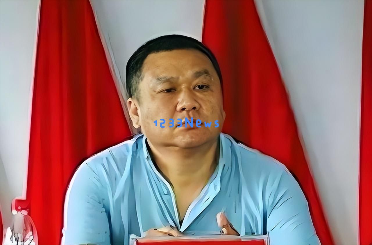 他逃避警方追捕16年，利用赃款娶四位美丽妻子并生育12个孩子，被捕时身价高达数亿