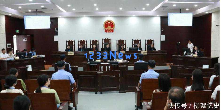 人贩子余华英被捕前的恐怖眼神：前一天穿粉色外套、佩戴金项链在街头游荡