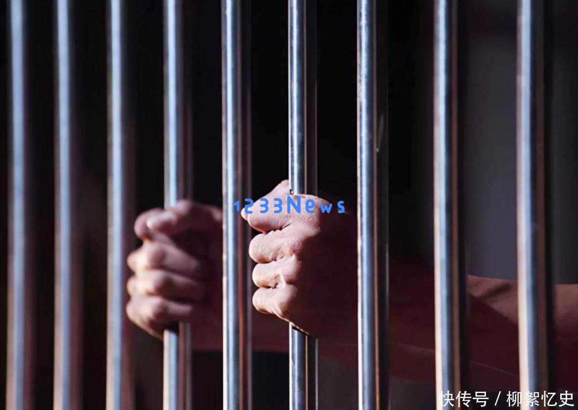 人贩子余华英被捕前的恐怖眼神：前一天穿粉色外套、佩戴金项链在街头游荡