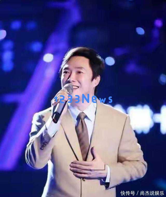 70岁费玉清近况揭秘，无儿无女却与56岁好友共享天伦，他的人生究竟何其精彩