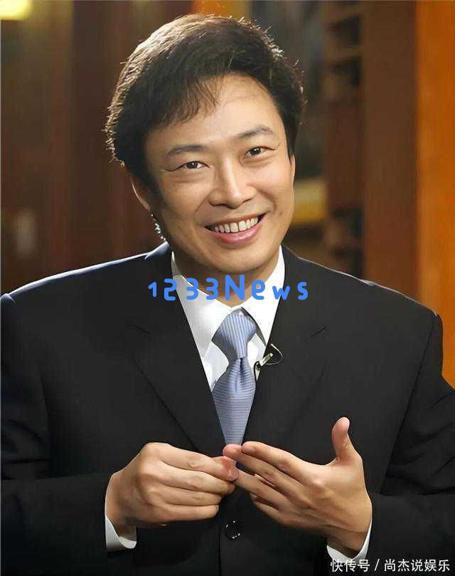 70岁费玉清近况揭秘，无儿无女却与56岁好友共享天伦，他的人生究竟何其精彩