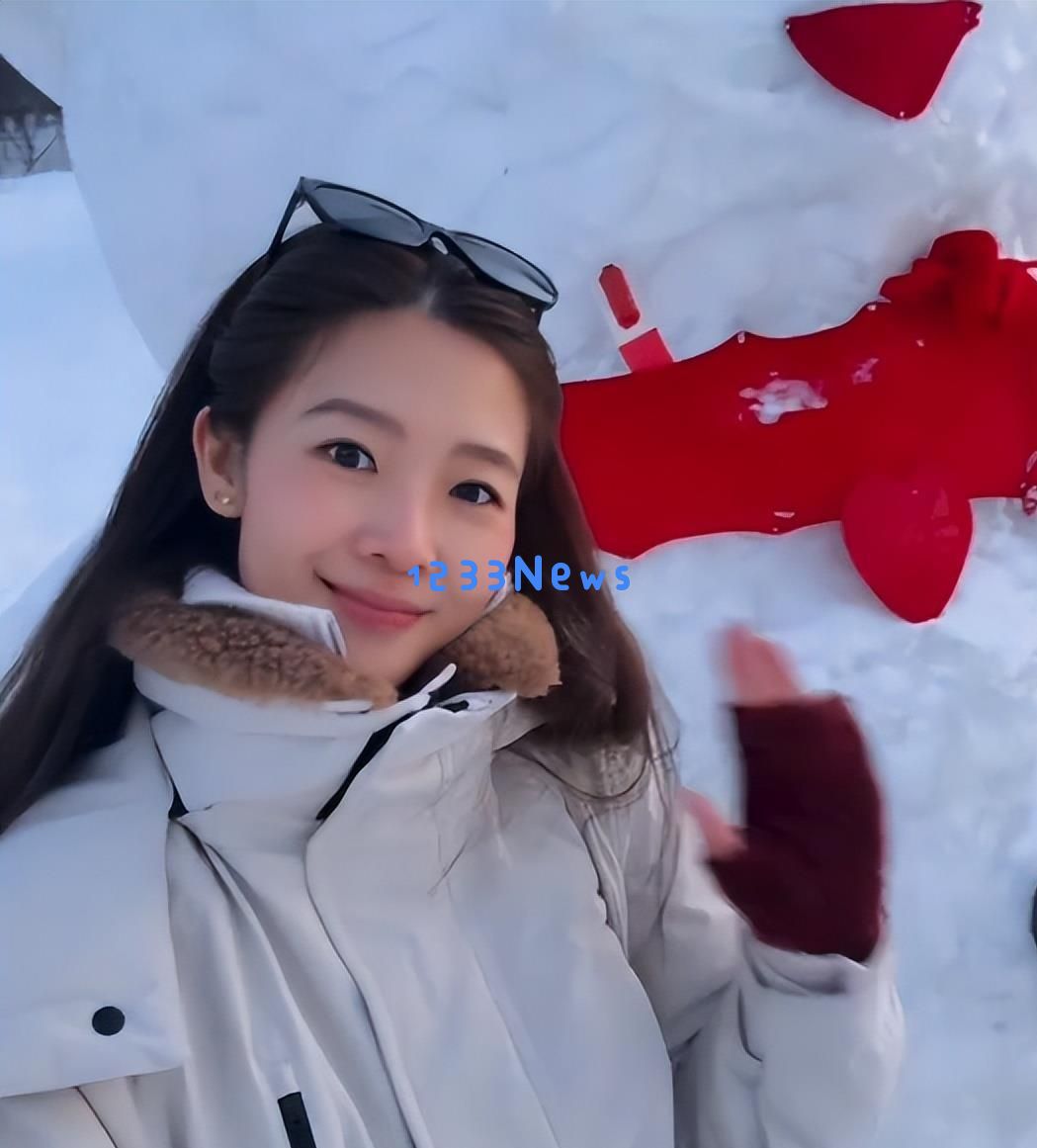 黄轩与高学历女友合作拍戏，长白山温暖游玩照曝光，两人甜蜜相恋已达五年