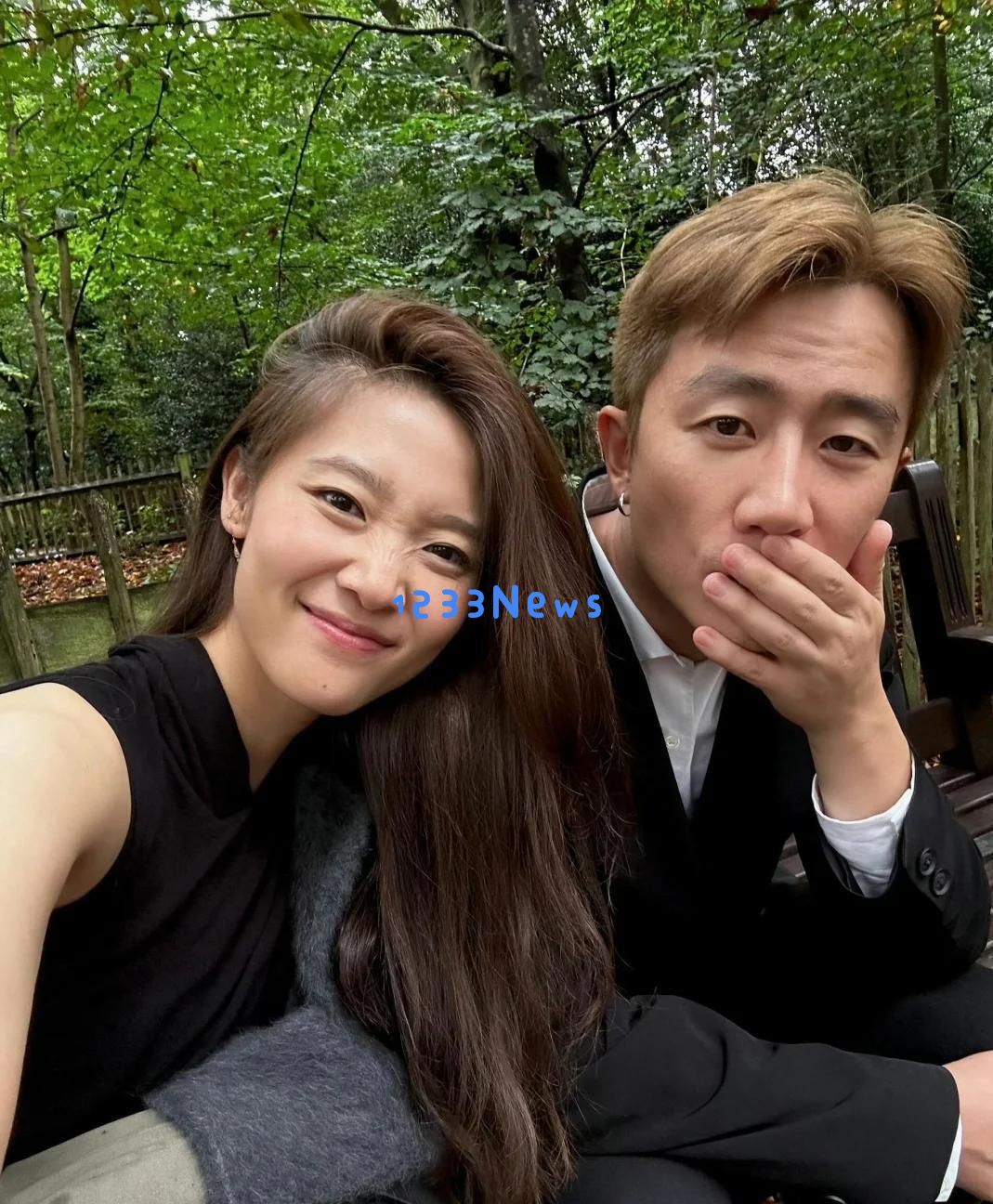 黄轩与高学历女友合作拍戏，长白山温暖游玩照曝光，两人甜蜜相恋已达五年