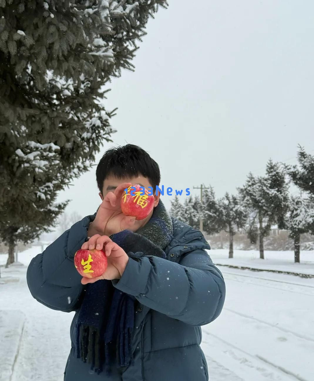 黄轩与高学历女友合作拍戏，长白山温暖游玩照曝光，两人甜蜜相恋已达五年