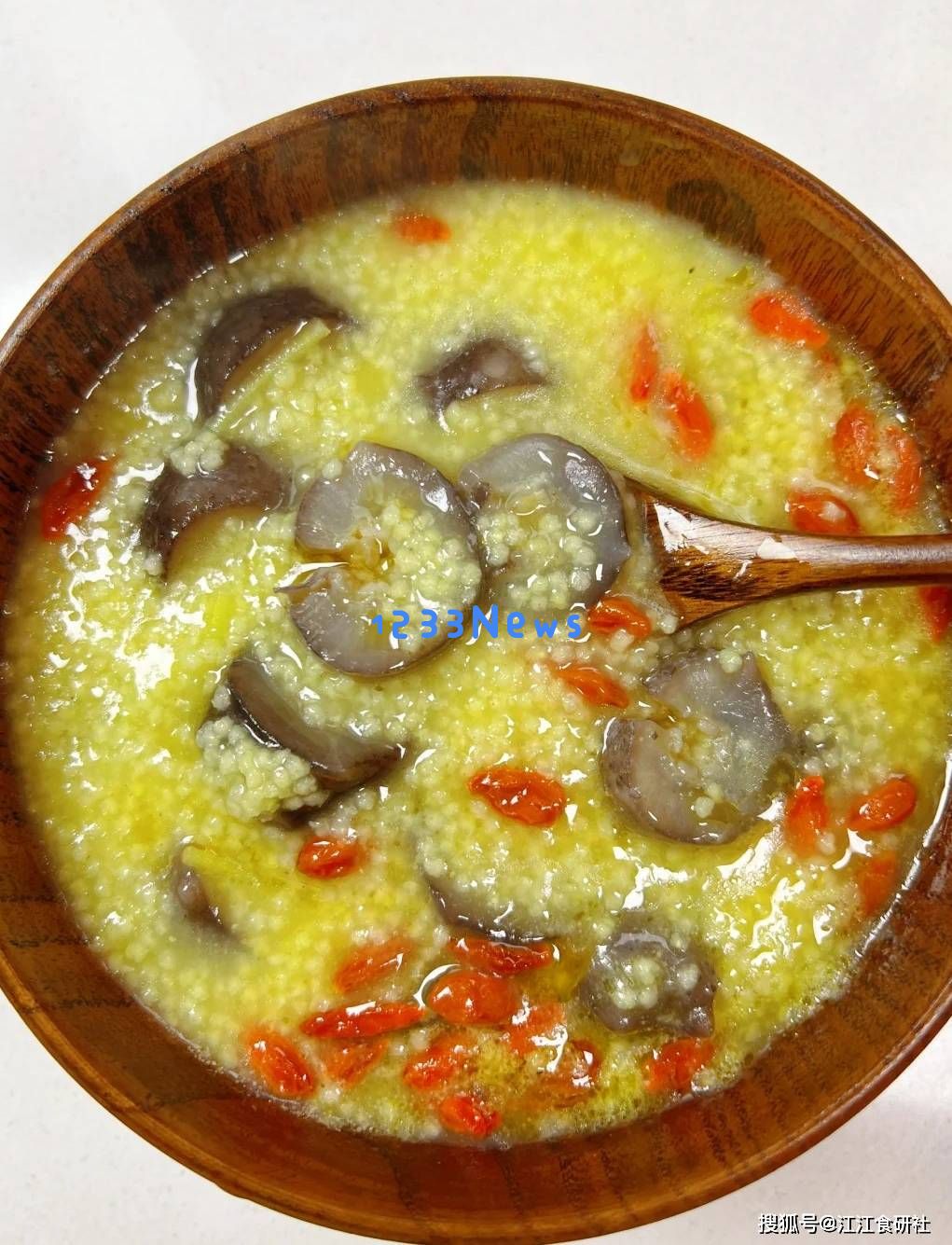 “补肾圣品”终于浮出水面，非生蚝韭菜，3天一次，焕发活力满满精神倍增