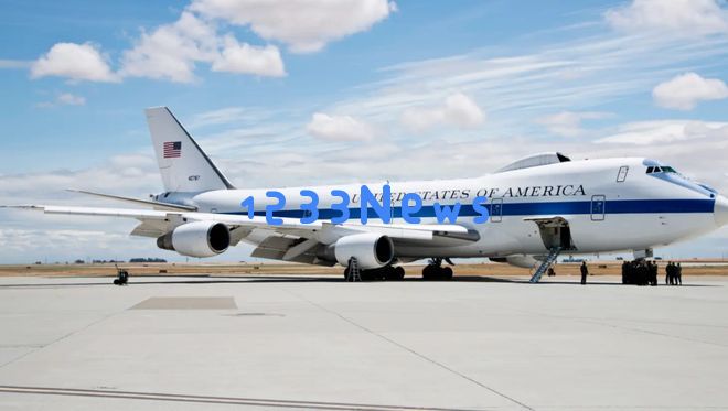 美军“末日飞机”出现在洛杉矶机场引发众多猜测，五角大楼确认赫格塞思当时在飞行器上