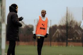 莱尔马为了融入新环境，今夏将加盟多特，并与U23球队进行训练，努力提升状态