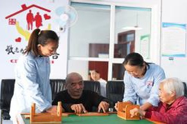 为无能为力的老年人撑起一把温暖的“伞”