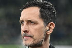 克勒舍谈托普穆勒将来是否会继续执教，讨论仍在进行中