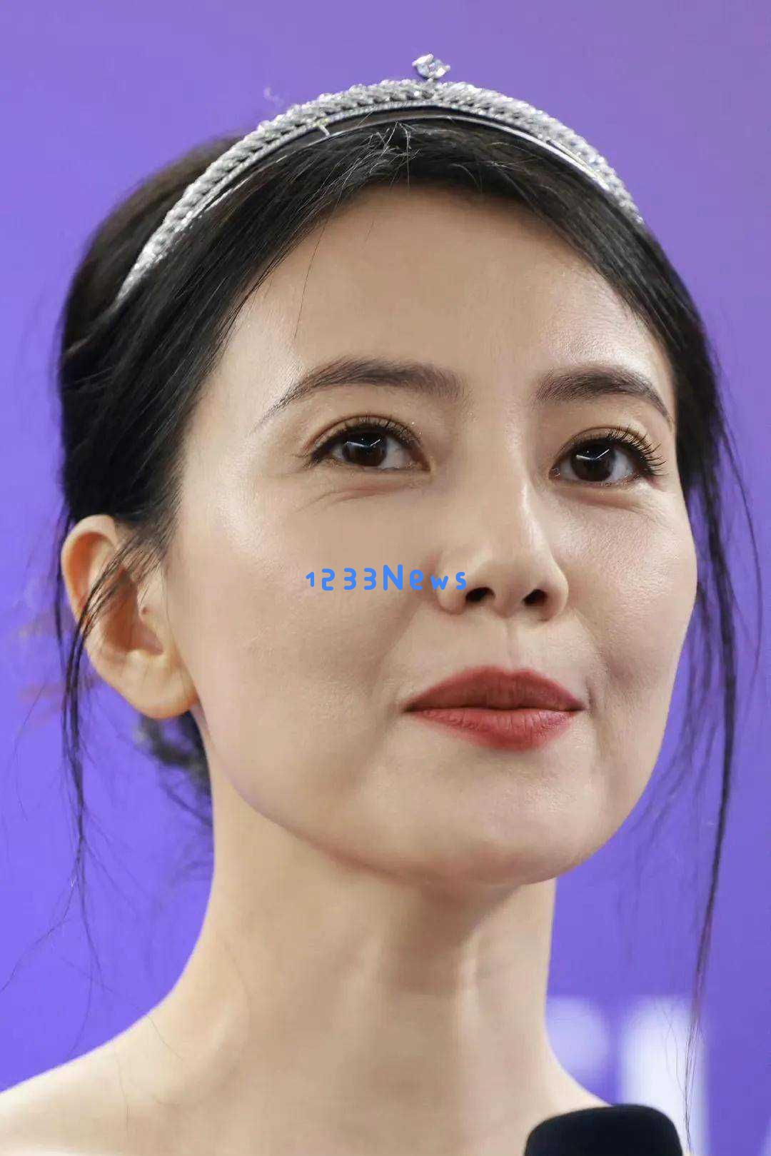 高圆圆最新照片引发热议，40岁依旧自然美丽，未修图状态备受关注