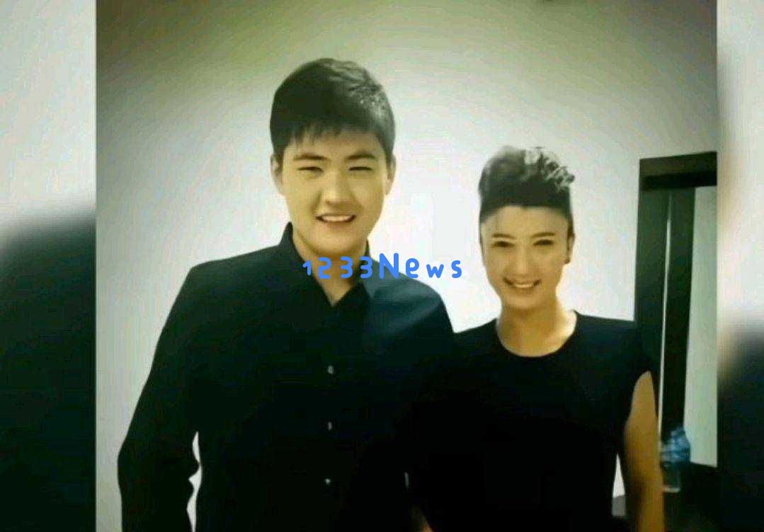 闫学晶儿子毕业照曝光！与新疆同学合影揭示真相，中戏声明再遭质疑