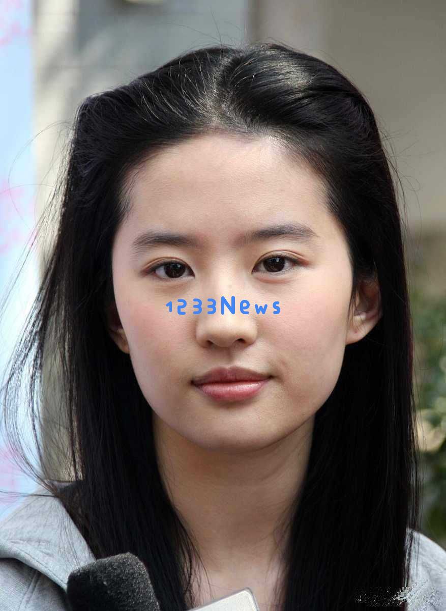 刘亦菲早年无滤镜照片被曝光，网友纷纷称赞她的颜值依然如昔，神仙姐姐从未改变