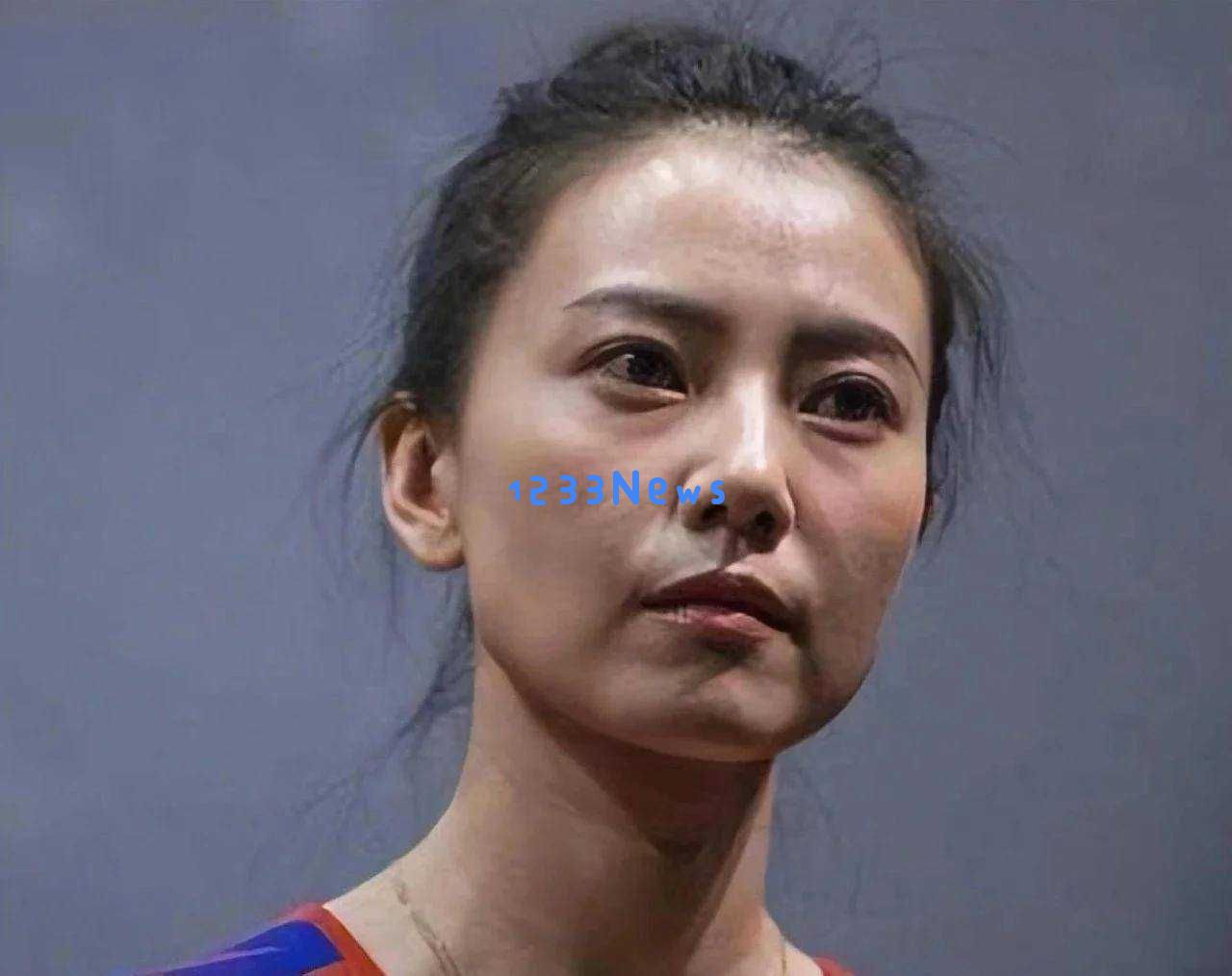 高圆圆素颜照片曝光，皮肤细纹清晰可见，网友感叹：岁月从未抹去她的美丽