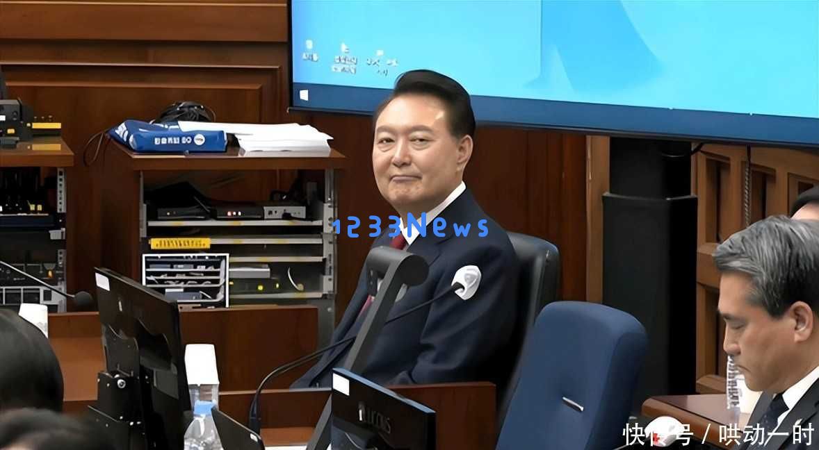 庭审现场尹锡悦情绪游走，笑容瞬间变怒斥检方：“滚出去”令人震惊