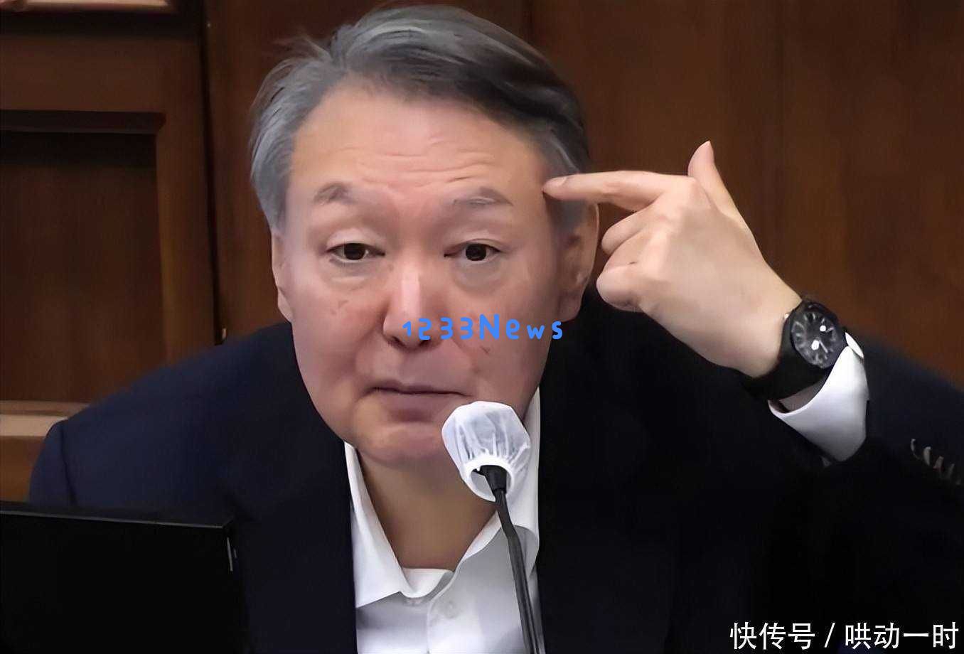 庭审现场尹锡悦情绪游走，笑容瞬间变怒斥检方：“滚出去”令人震惊