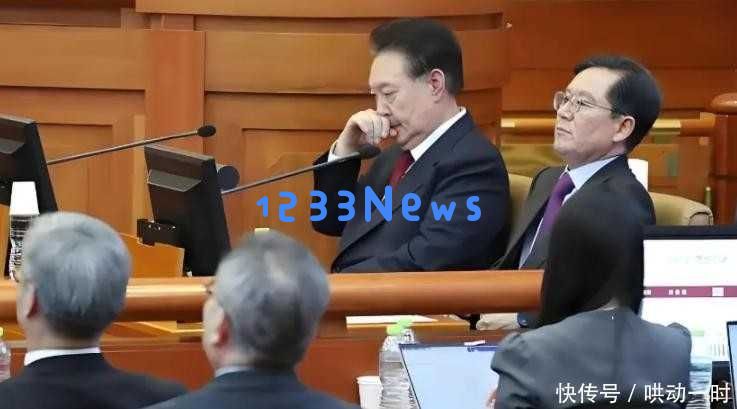 庭审现场尹锡悦情绪游走，笑容瞬间变怒斥检方：“滚出去”令人震惊