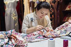 文化中国行·非遗“青春派”④丨李钰淇：阳和楼旁展现旗袍之美与韵味