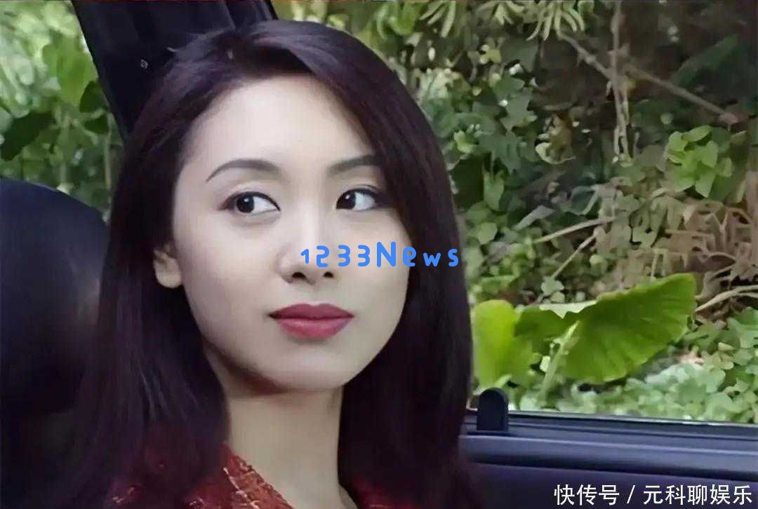 56岁郭可盈与女儿合影，气质远胜年轻一代，网友纷纷称赞：妈妈依旧是最美！