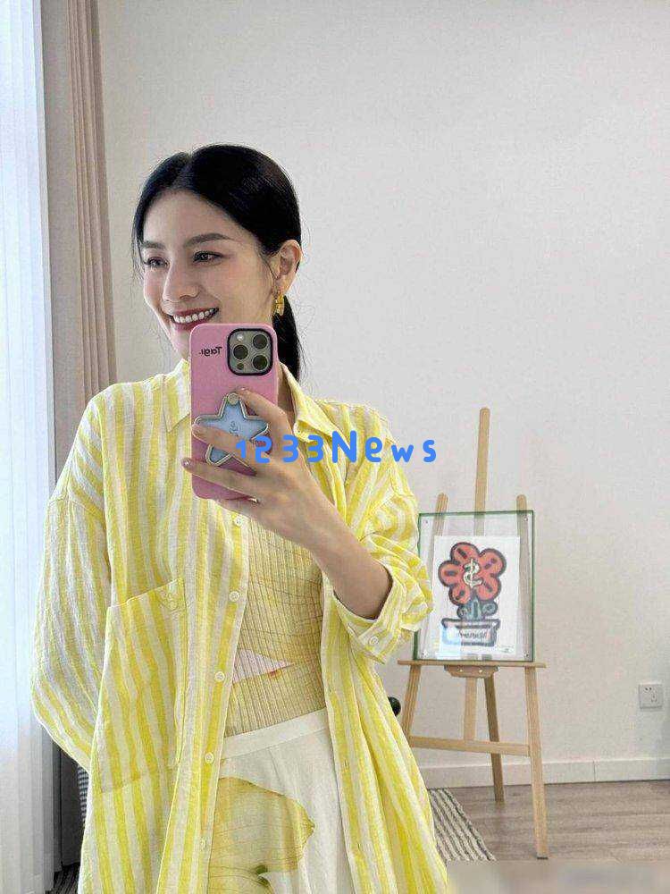 48岁胡可变身长卷发时尚达人，西装阔腿裤造型惊艳简直秒杀整个内娱圈