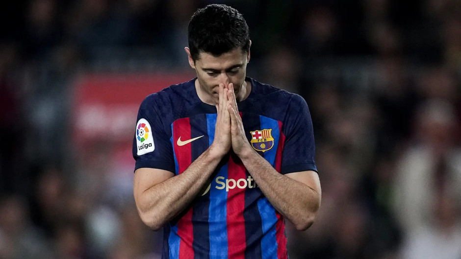 莱万在对皇马的比赛中打入12球，仅次于梅西的26球记录