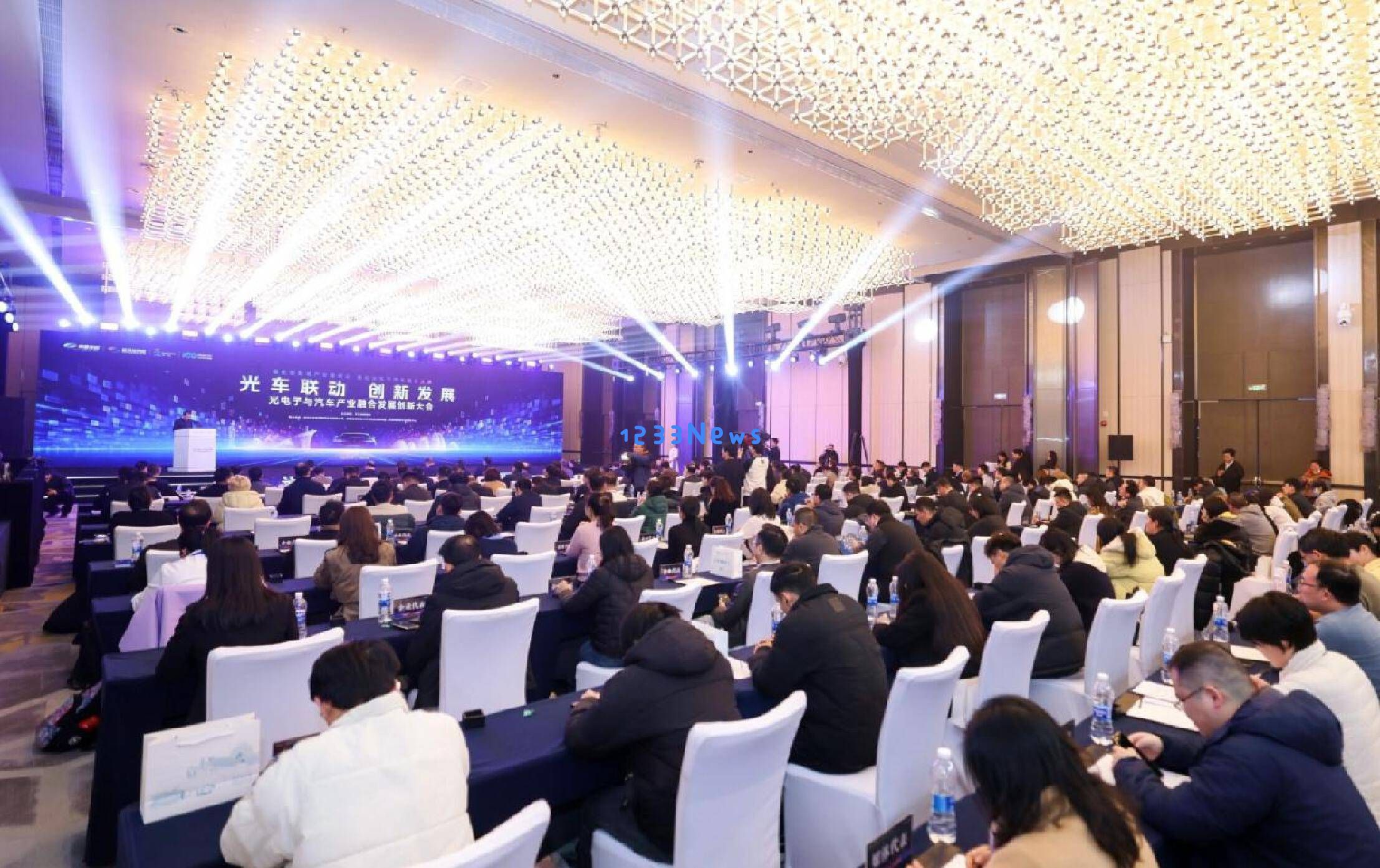 武汉光谷与车谷共同携手 加速推进光电子技术与汽车产业的深度协同发展