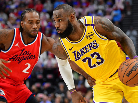 湖人与快船常规赛首发阵容揭晓 伦纳德复出挑战詹姆斯全力以赴