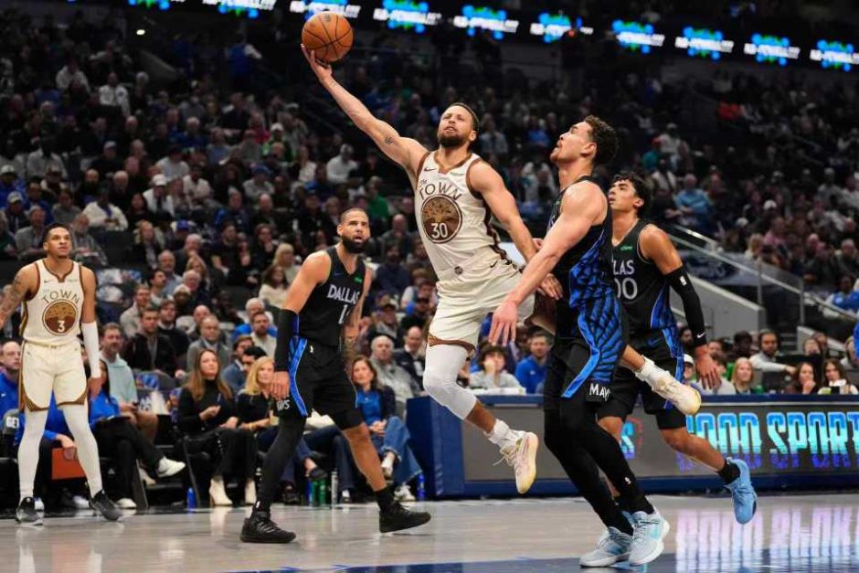 巴特勒缺阵勇士连遭败绩：库里独砍38分却难挡末节崩溃急需进行交易调整