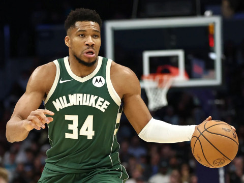 美媒：交易截止日前，勇士最想全力追逐的唯一大牌竟是字母哥