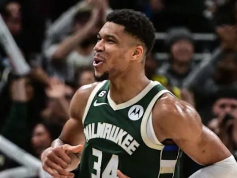 美媒报道：各队普遍认为字母哥将在雄鹿告别，生涯可能步入新阶段