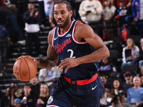 伦纳德承认对出场时间限制感到焦虑：比赛最后3分钟一直在期待上场机会