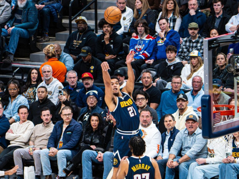 NBA常规赛-掘金与雄鹿伤病更新（1月24日）约基奇因左膝扭伤缺席继续