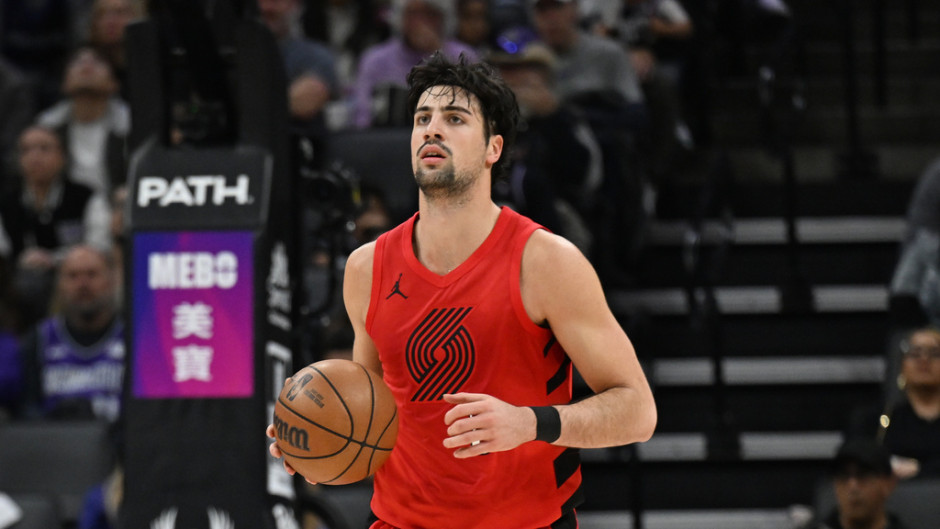 开拓者主帅透露阿夫迪亚背部不适，预计能参加明日的背靠背赛事