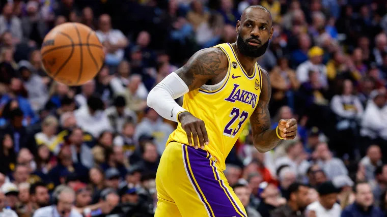 詹姆斯：与管理层讨论交易截止日事宜将对现队友产生不尊重的影响