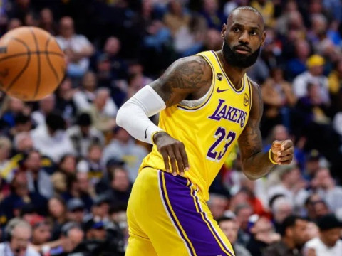 詹姆斯：与管理层讨论交易截止日事宜将对现队友产生不尊重的影响